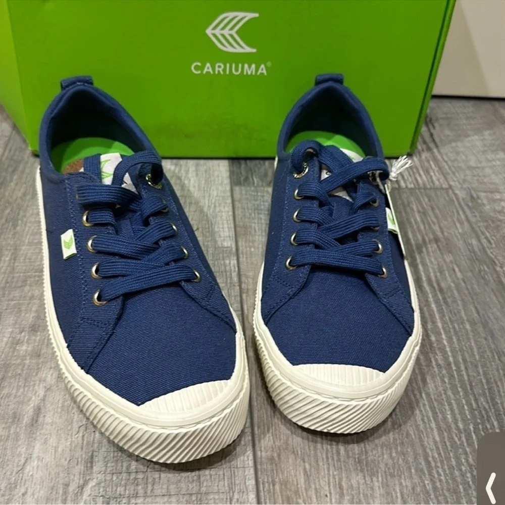 Nwt Cariuma Blue Canvas Sneaker. 9.5 women’s & 8 men’s